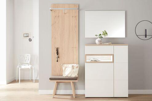 Moderne Garderobe nach Maß in Weiß mit Holzdetails, Bank und Spiegel